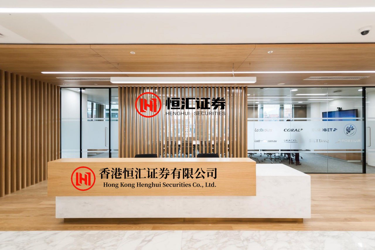 蜂窝配资 王晖黄建军“换位”掌舵：成都两家万亿银行董事长为何对调